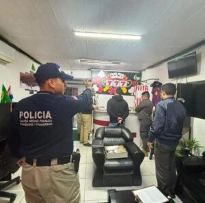 Momento del Allanamiento de una de las casas de Apuestas